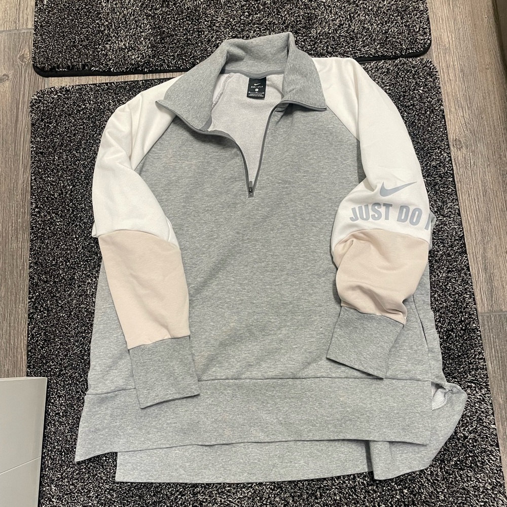 Women’s Nike sweatshirt